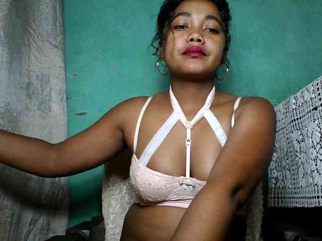 justine33 webcam