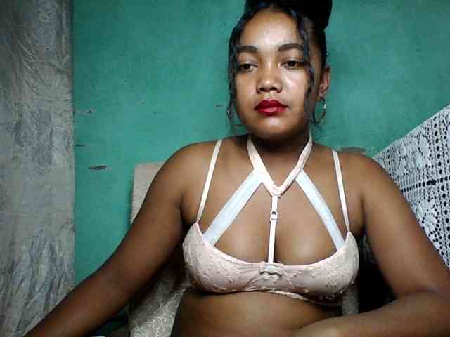 justine33 webcam