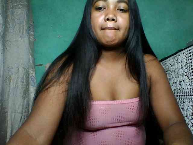 justine33 Live Webcam on BongaCams