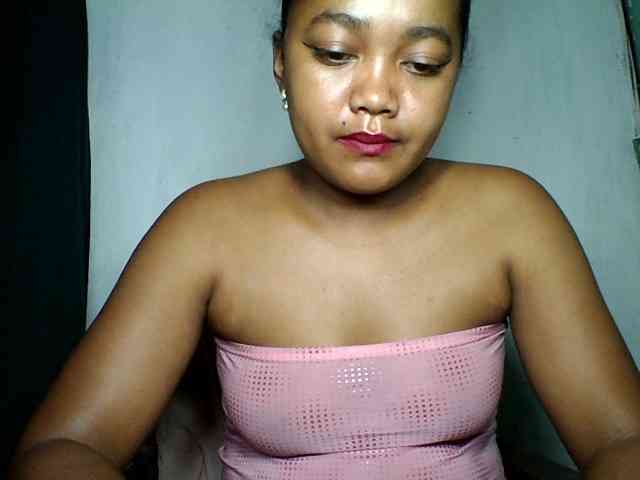 justine33 Live Webcam on BongaCams