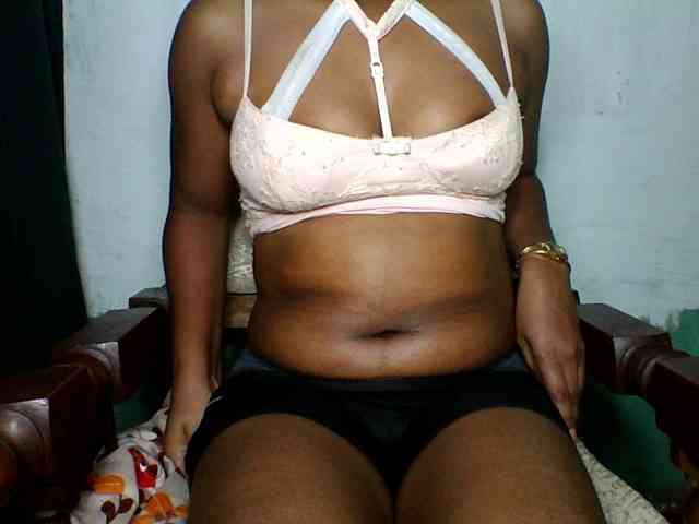 justine33 Live Webcam on BongaCams