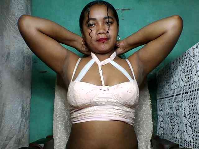 justine33 webcam