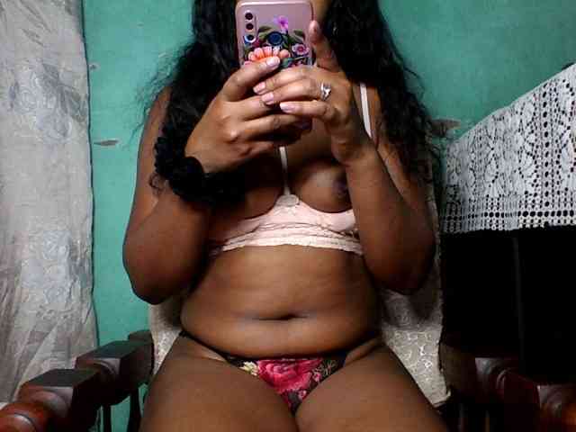 justine33 webcam