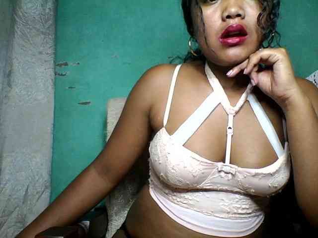 justine33 webcam