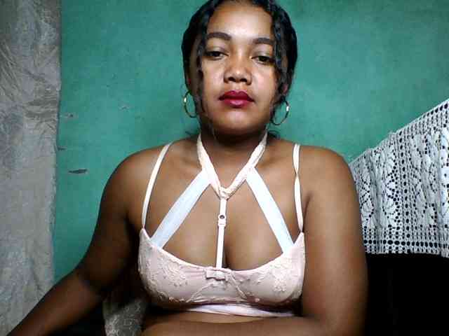 justine33 webcam