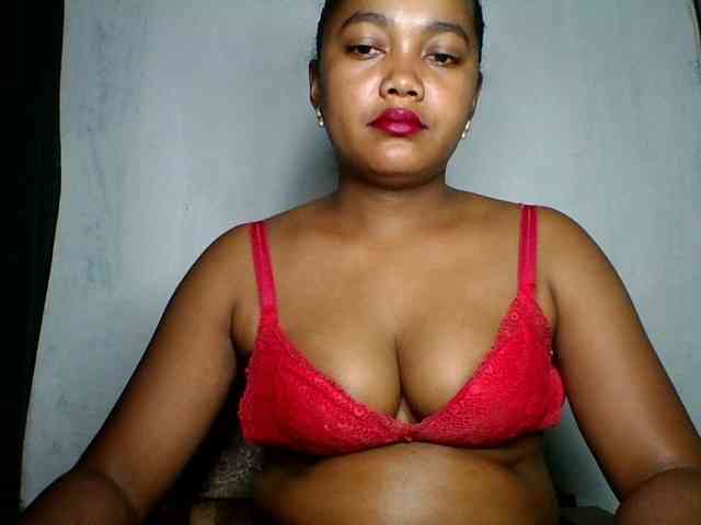 justine33 Live Webcam on BongaCams