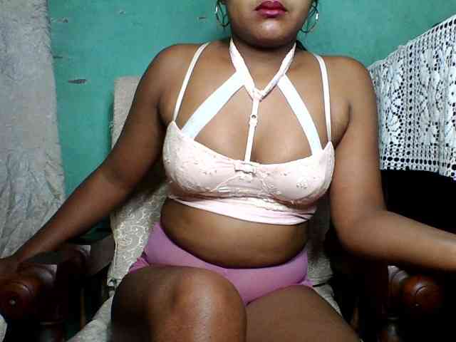 justine33 webcam