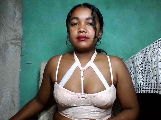 justine33 webcam
