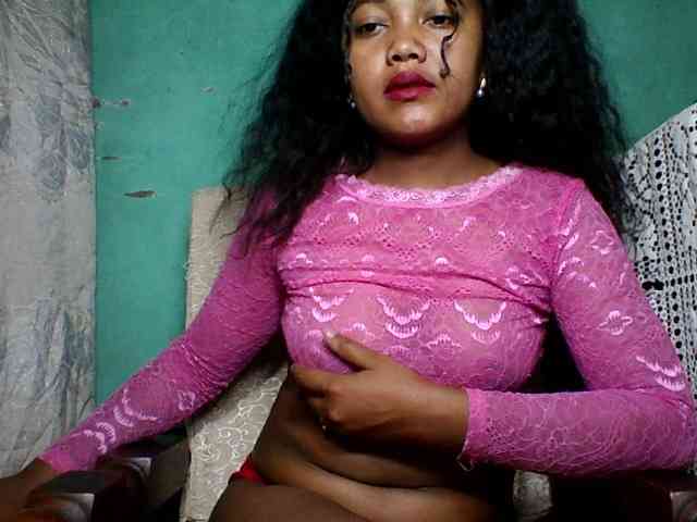 justine33 webcam