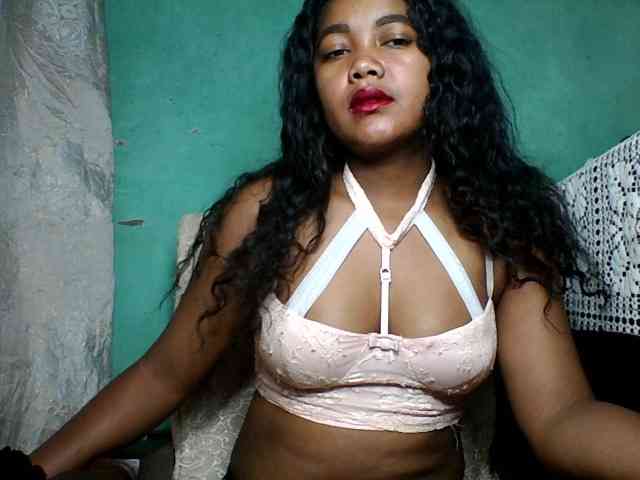 justine33 webcam