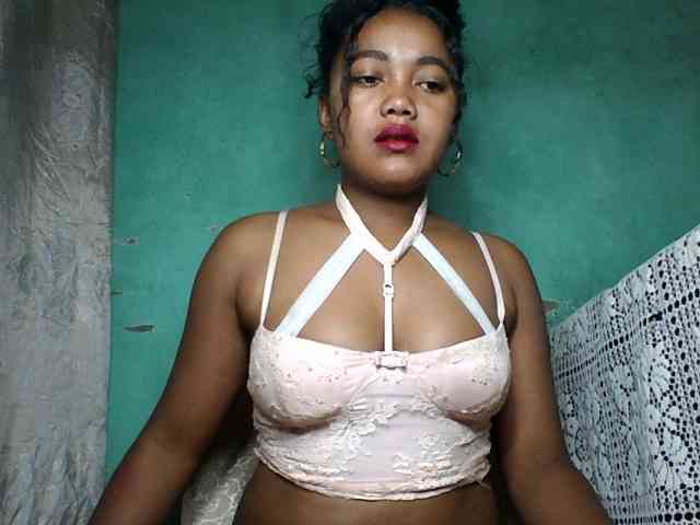 justine33 webcam