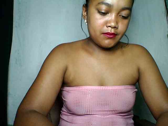 justine33 Live Webcam on BongaCams