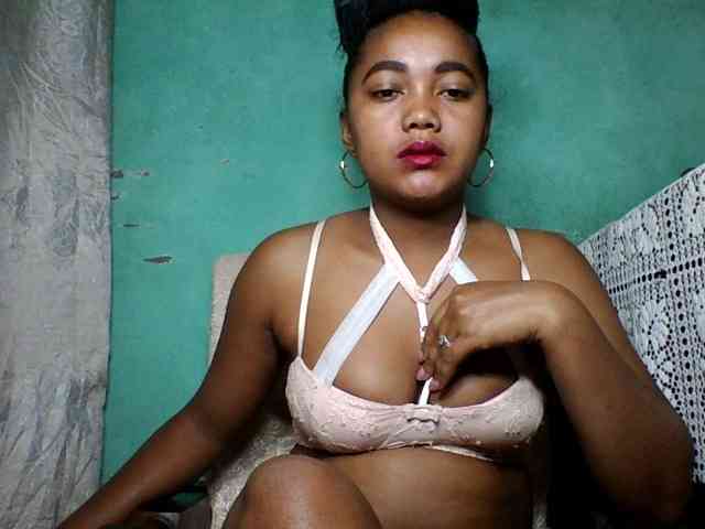 justine33 webcam