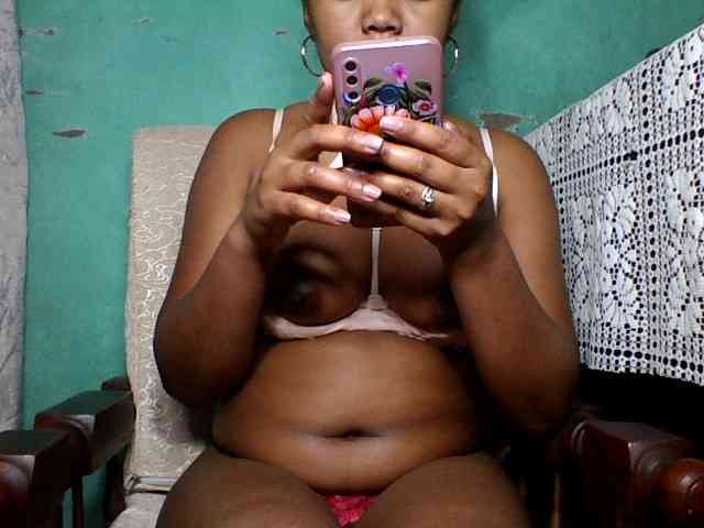 justine33 webcam