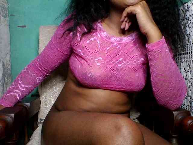 justine33 Live Webcam on BongaCams