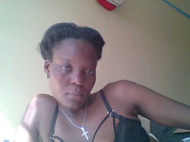 sweet-yummy-gurl webcam bongacams model stream image