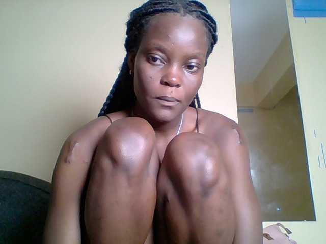 Join Sweet-yummy-gurl, she wants to masturbate for you sweet-yummy-gurl from BongaCams