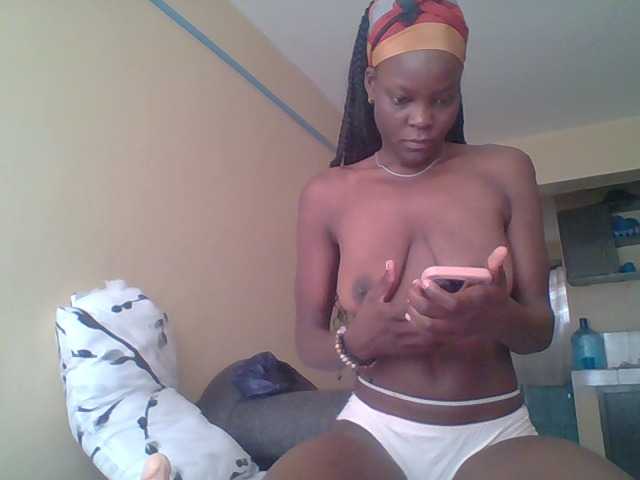 sweet-yummy-gurl webcam bongacams model stream image