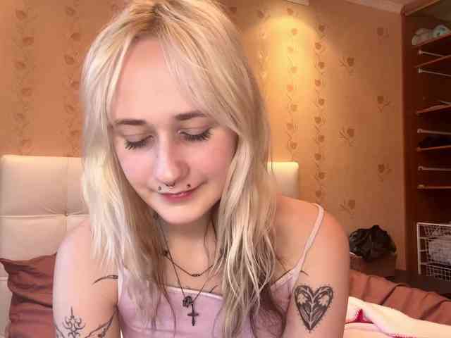 MaryjaneMacdougal webcam