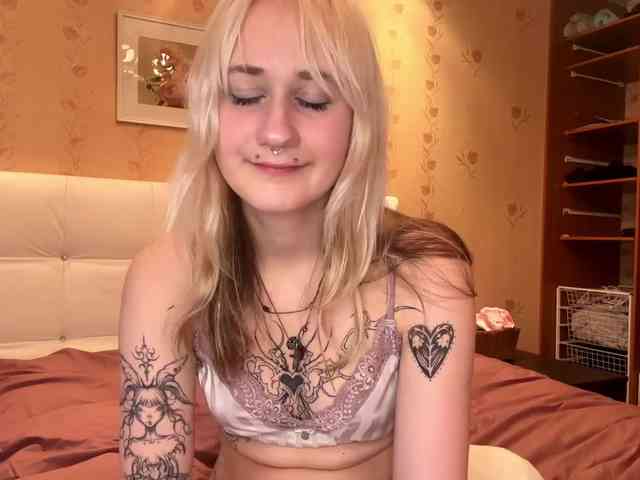 MaryjaneMacdougal webcam