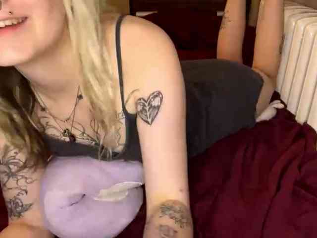 MaryjaneMacdougal webcam