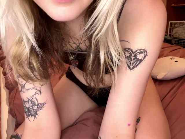 MaryjaneMacdougal webcam