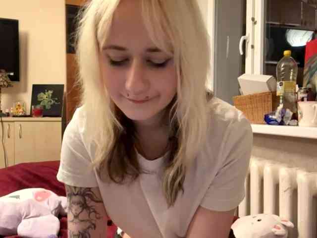 MaryjaneMacdougal webcam