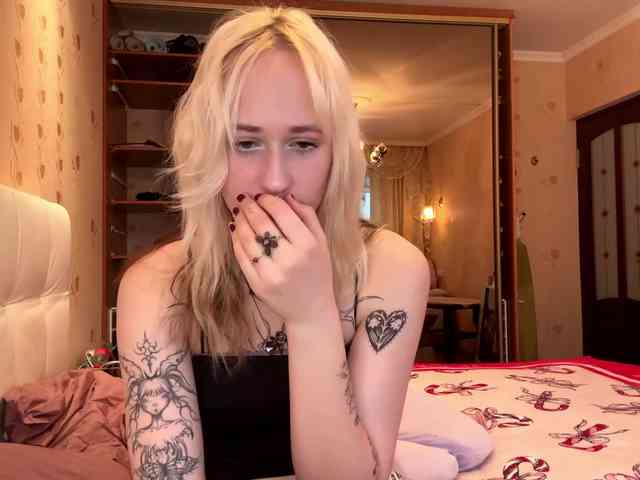 MaryjaneMacdougal webcam