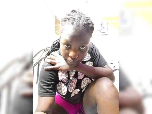 Petitesexymissy webcam