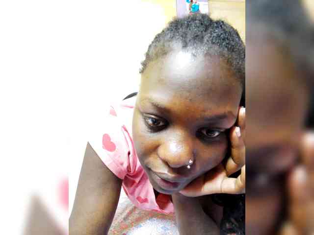 Petitesexymissy webcam