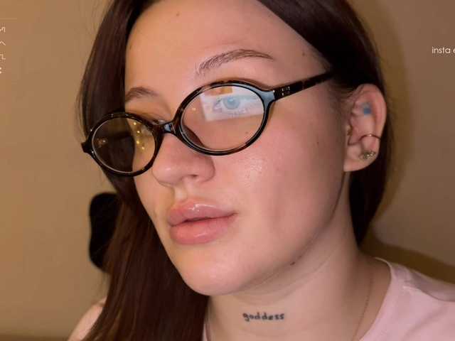 Eva-Kisa's BongaCams show and profile