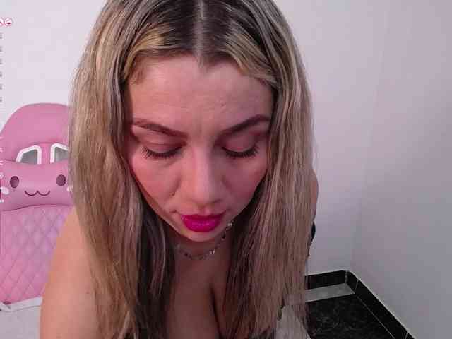 Isabella-wish1 webcam