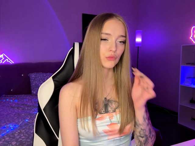 VersieBruegman's BongaCams show and profile