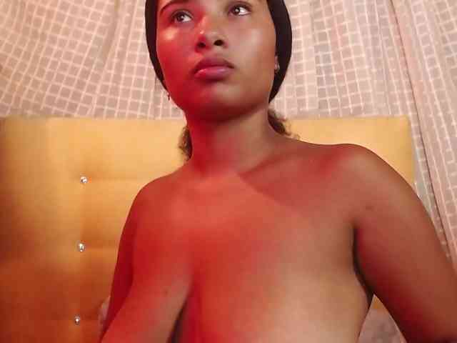 ZoeeMoree webcam