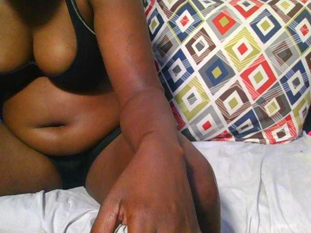 Sweethoney2 – webcam model profile photo