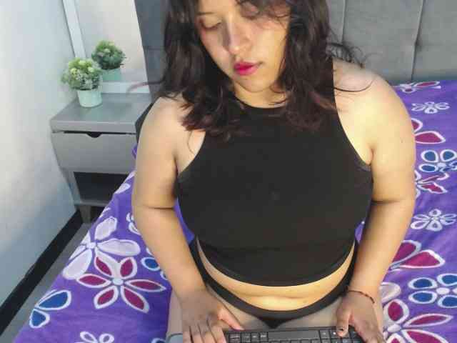 LustyPearl webcam