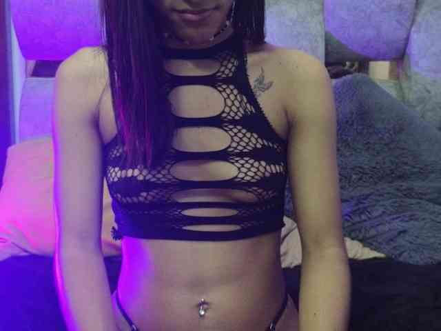 alix-kitty Live Webcam on BongaCams