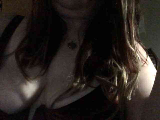 Queen13x webcam