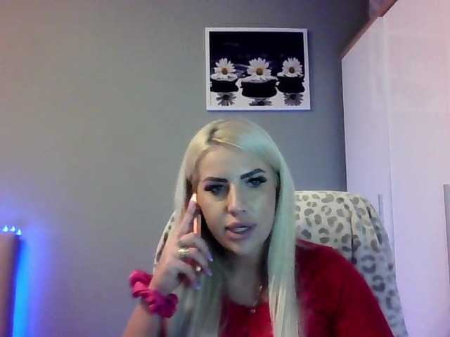 Checkout the adorable escort LeylaDesire as she's rubbing her figure LeylaDesire from BongaCams