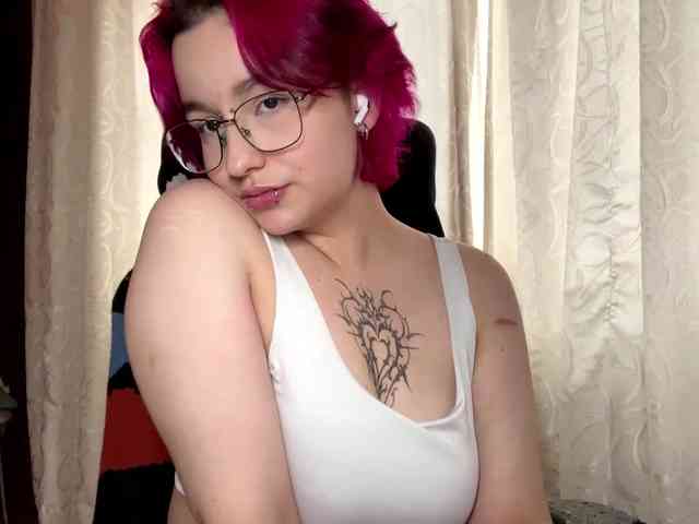 YoungAvenoso webcam