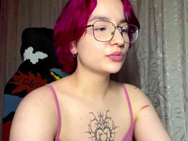 YoungAvenoso webcam