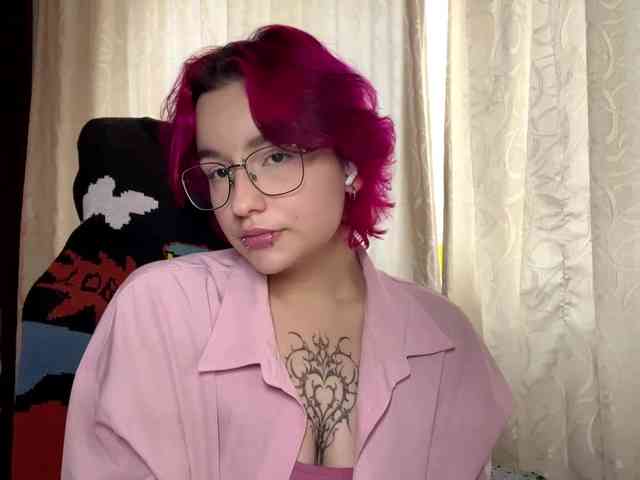 YoungAvenoso webcam