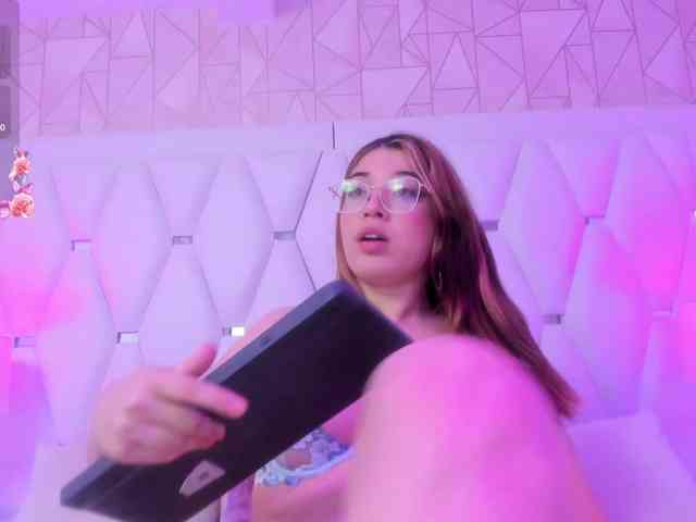 ArianaRoss webcam
