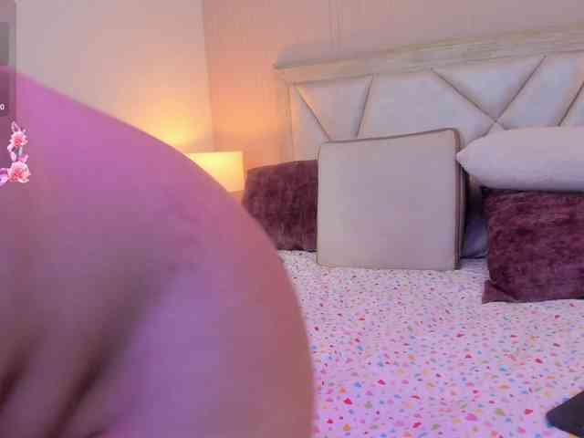 ArianaRoss webcam