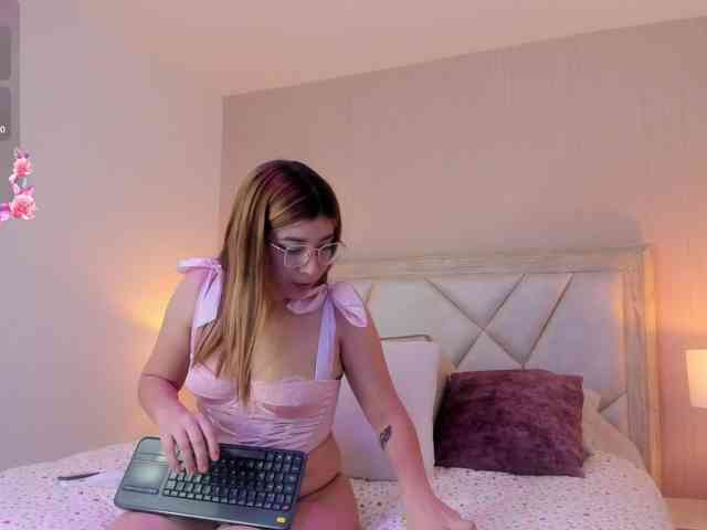 ArianaRoss webcam