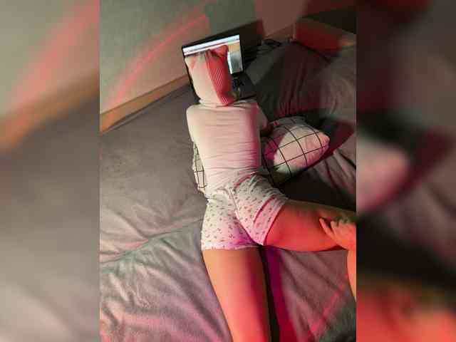 Lovemilss webcam