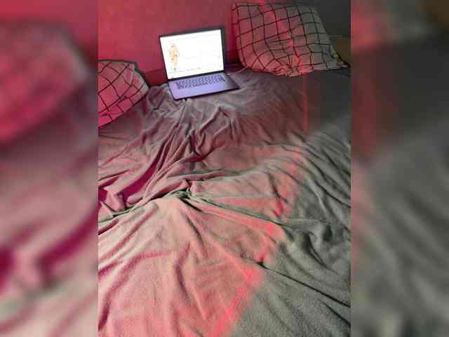 Lovemilss webcam