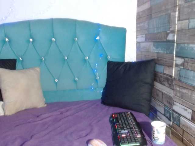 Yesamyn-Stone69's BongaCams show and profile