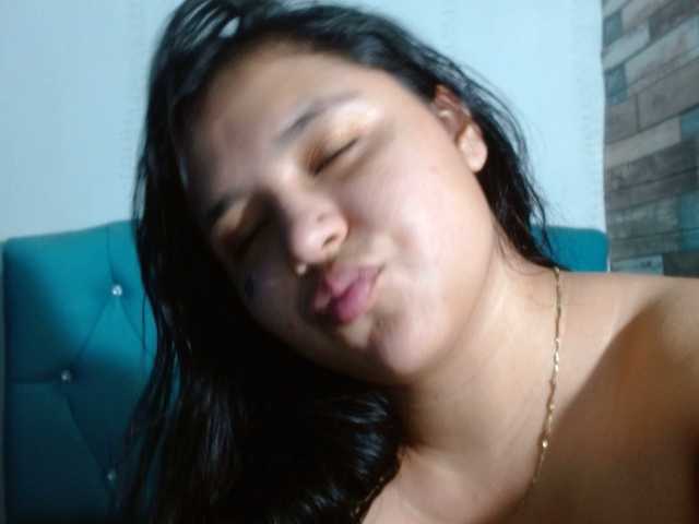 Yesamyn-Stone69's BongaCams show and profile