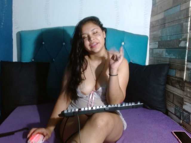 Yesamyn-Stone69's BongaCams show and profile